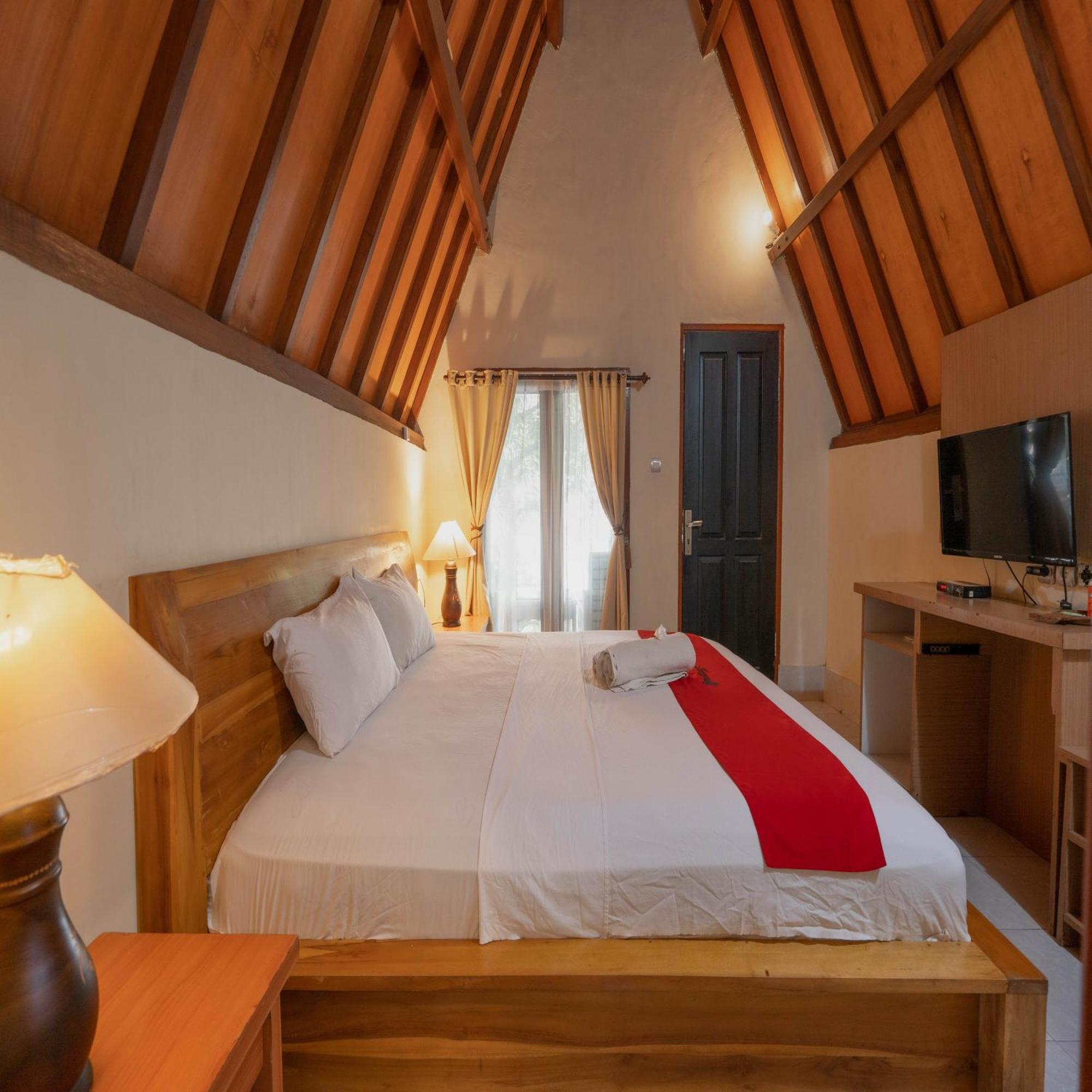 Hotel Reddoorz At Ocean 2 Gili Trawangan Esterno foto