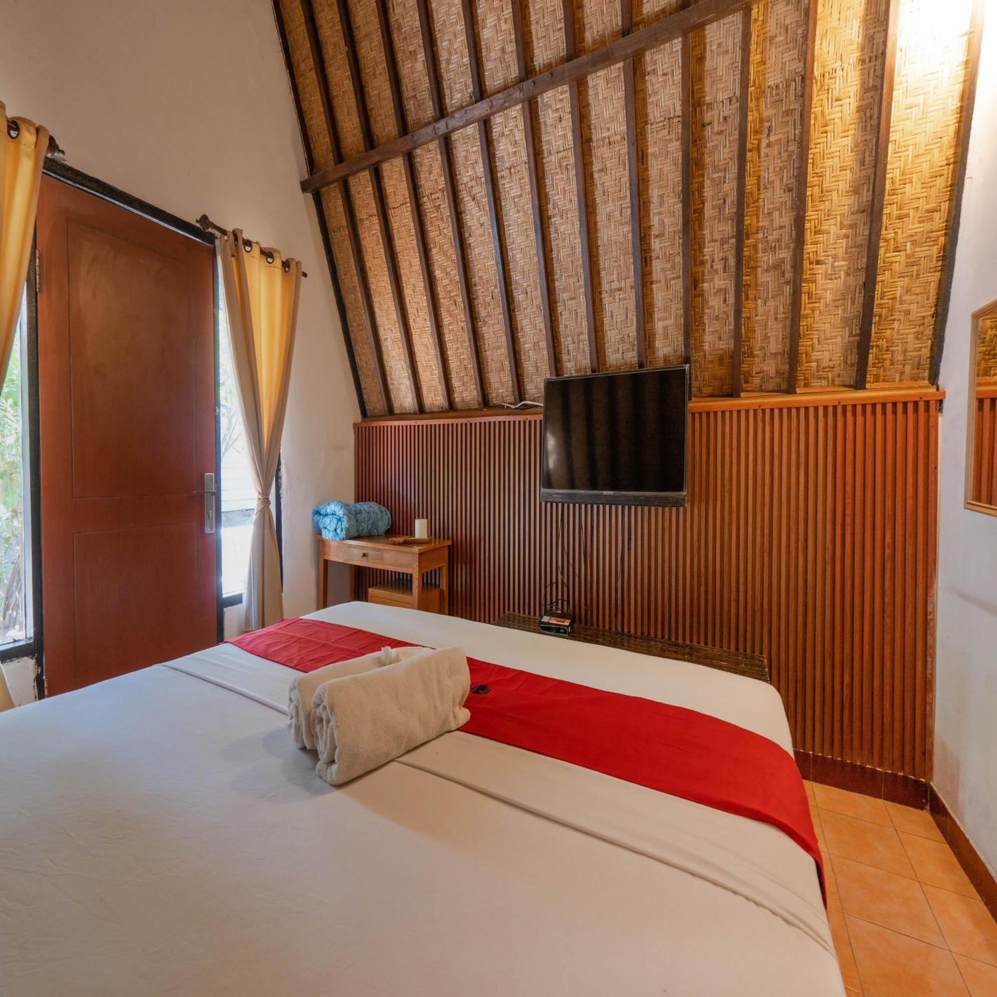 Hotel Reddoorz At Ocean 2 Gili Trawangan Esterno foto