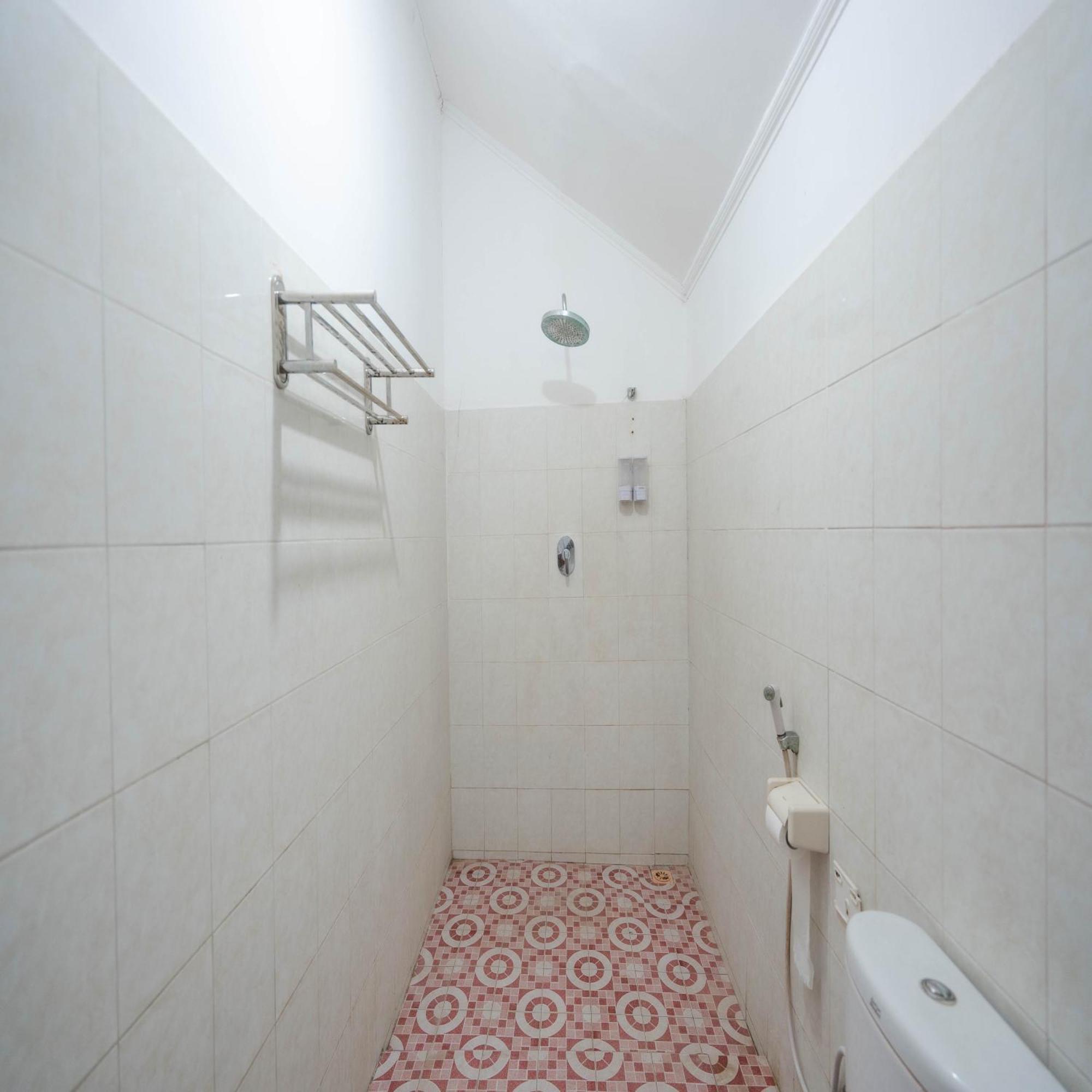 Hotel Reddoorz At Ocean 2 Gili Trawangan Esterno foto