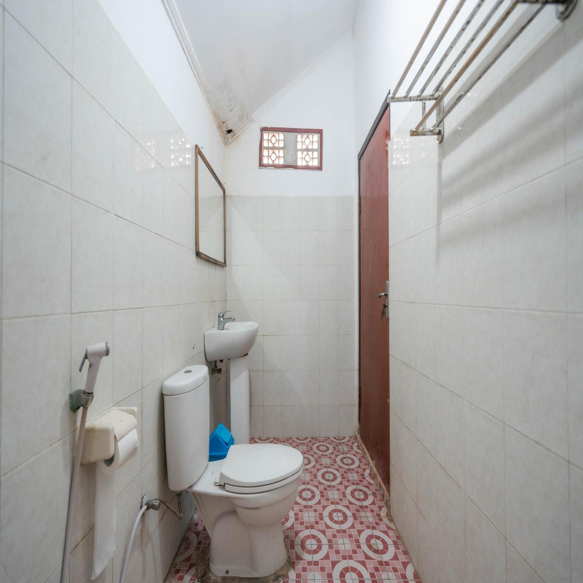 Hotel Reddoorz At Ocean 2 Gili Trawangan Esterno foto