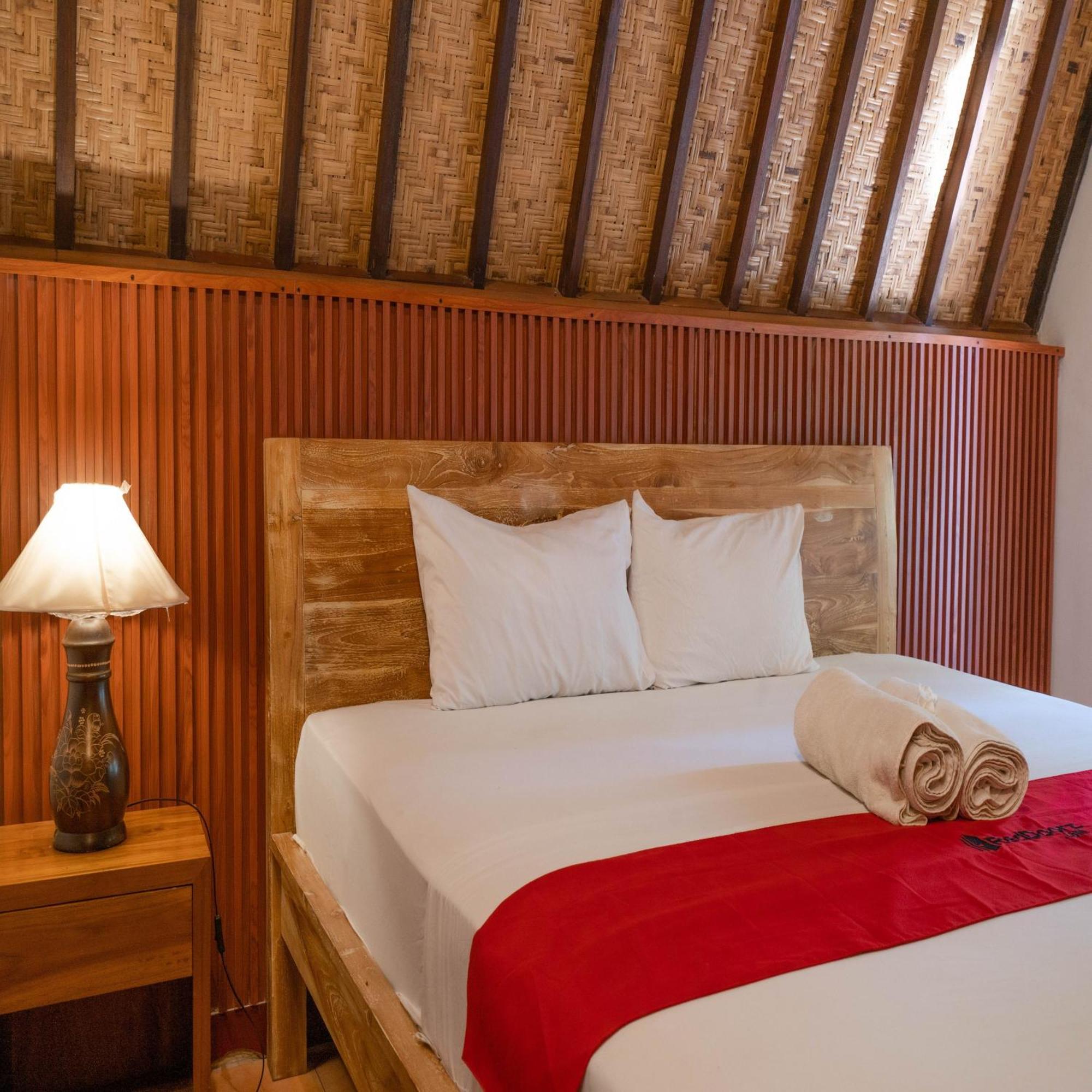 Hotel Reddoorz At Ocean 2 Gili Trawangan Esterno foto