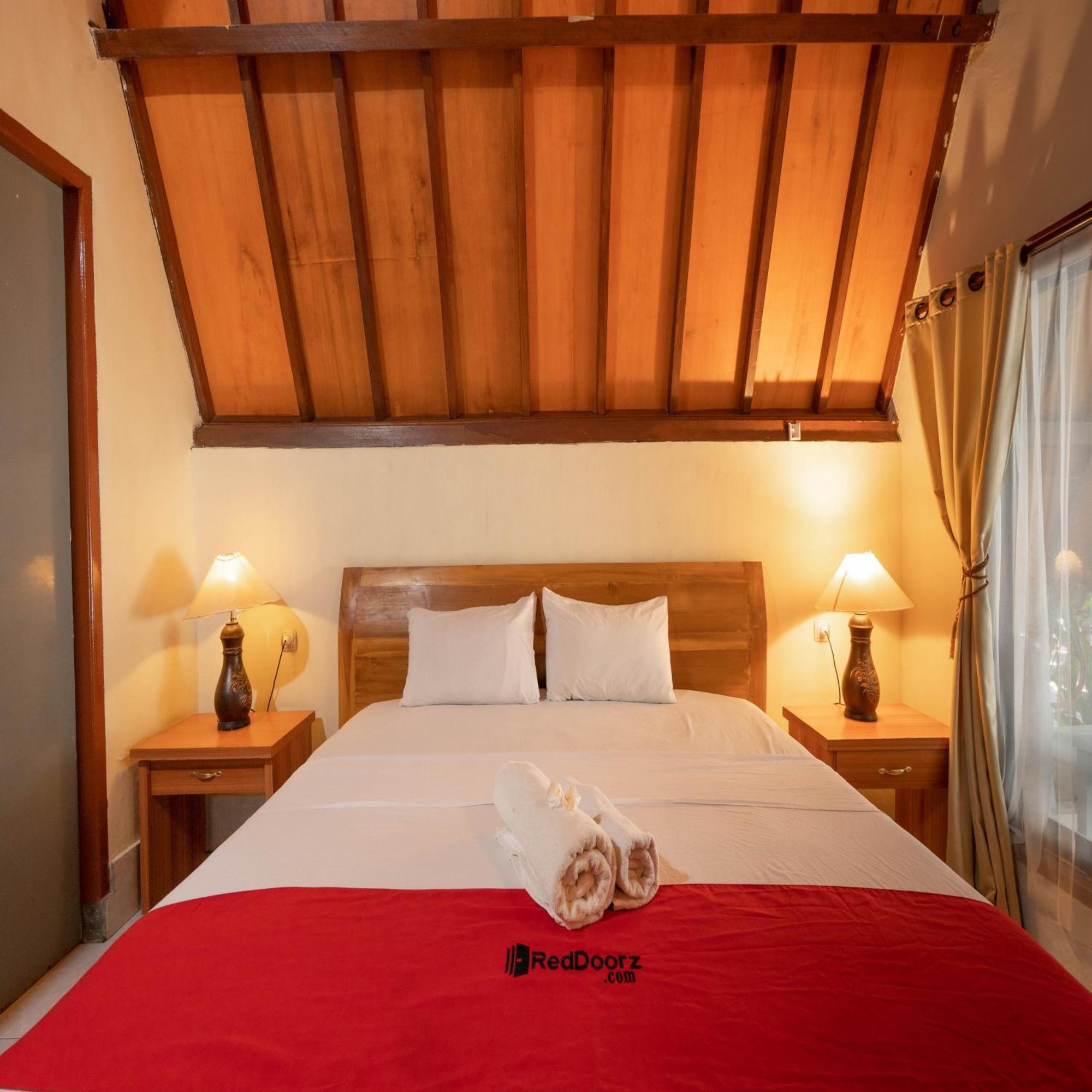 Hotel Reddoorz At Ocean 2 Gili Trawangan Esterno foto