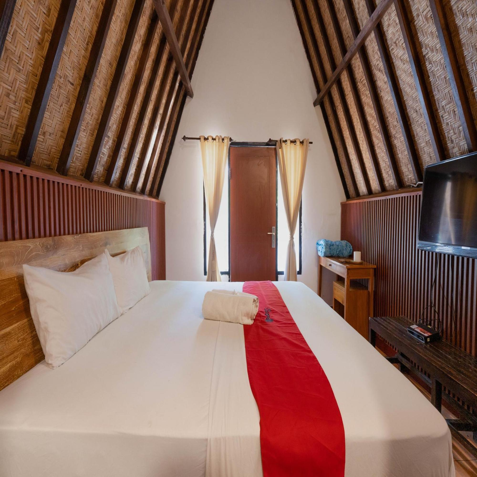 Hotel Reddoorz At Ocean 2 Gili Trawangan Esterno foto