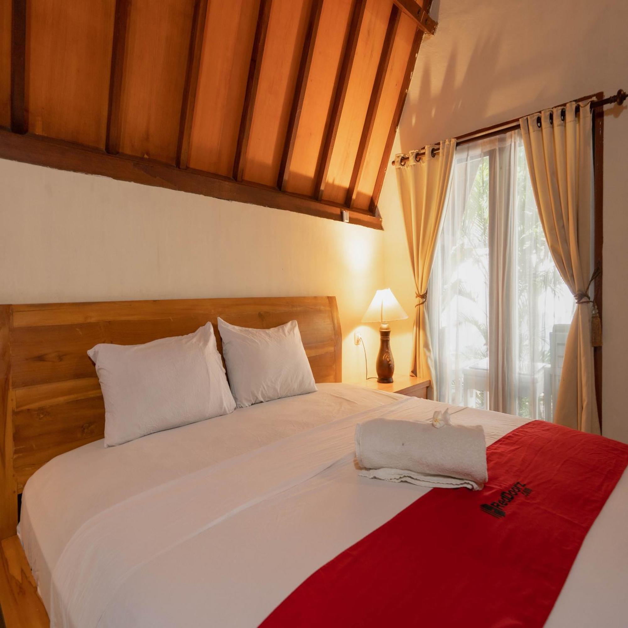 Hotel Reddoorz At Ocean 2 Gili Trawangan Esterno foto