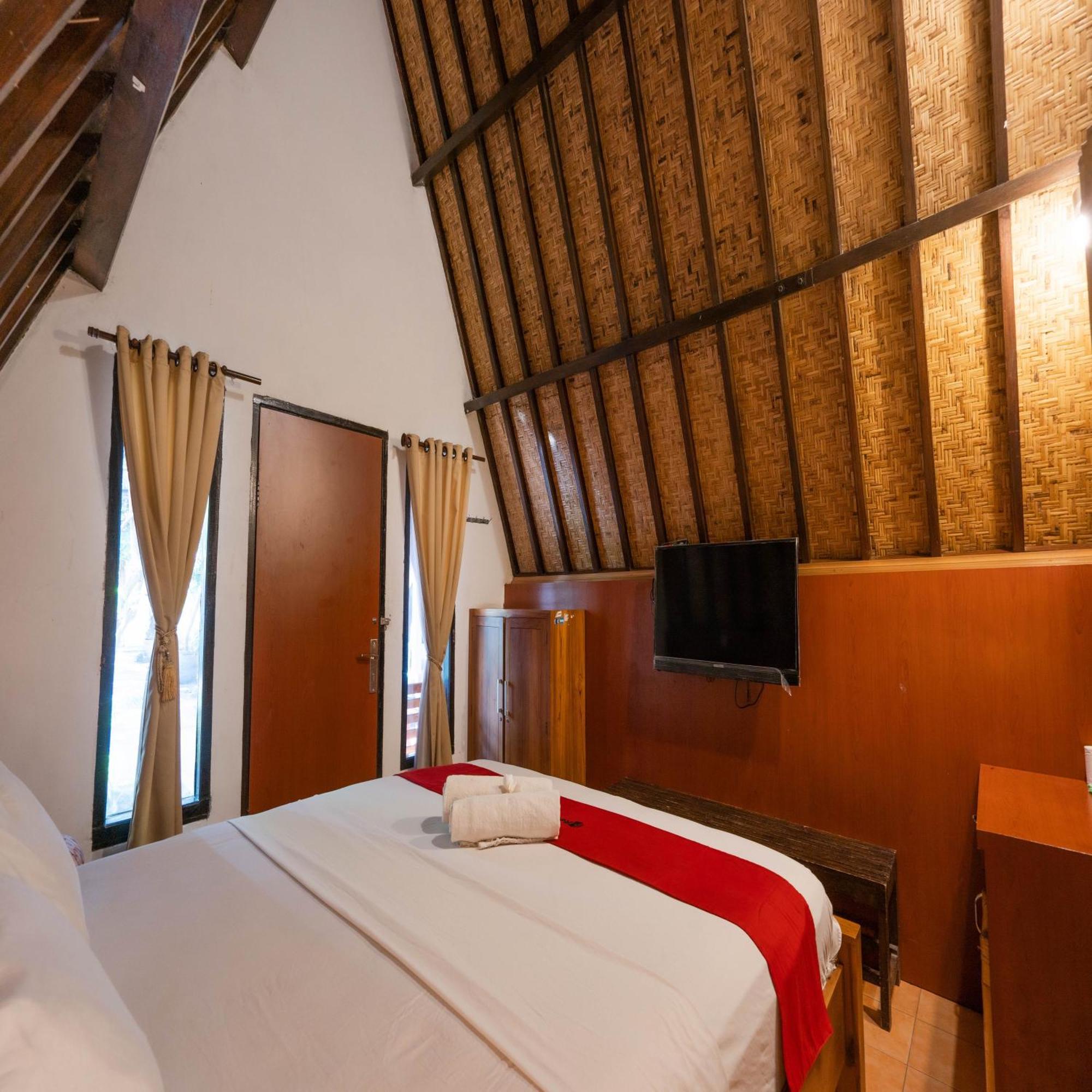 Hotel Reddoorz At Ocean 2 Gili Trawangan Esterno foto