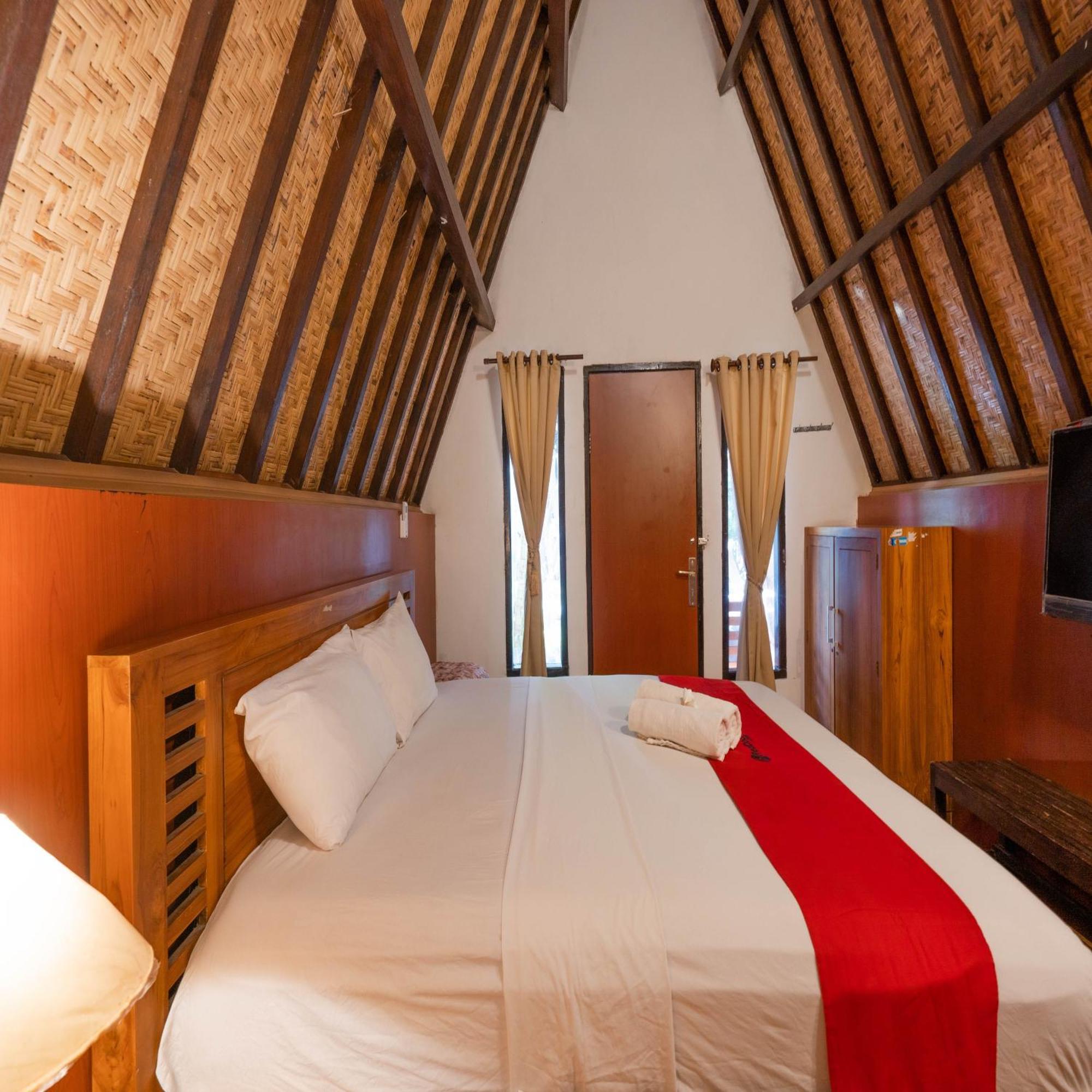 Hotel Reddoorz At Ocean 2 Gili Trawangan Esterno foto