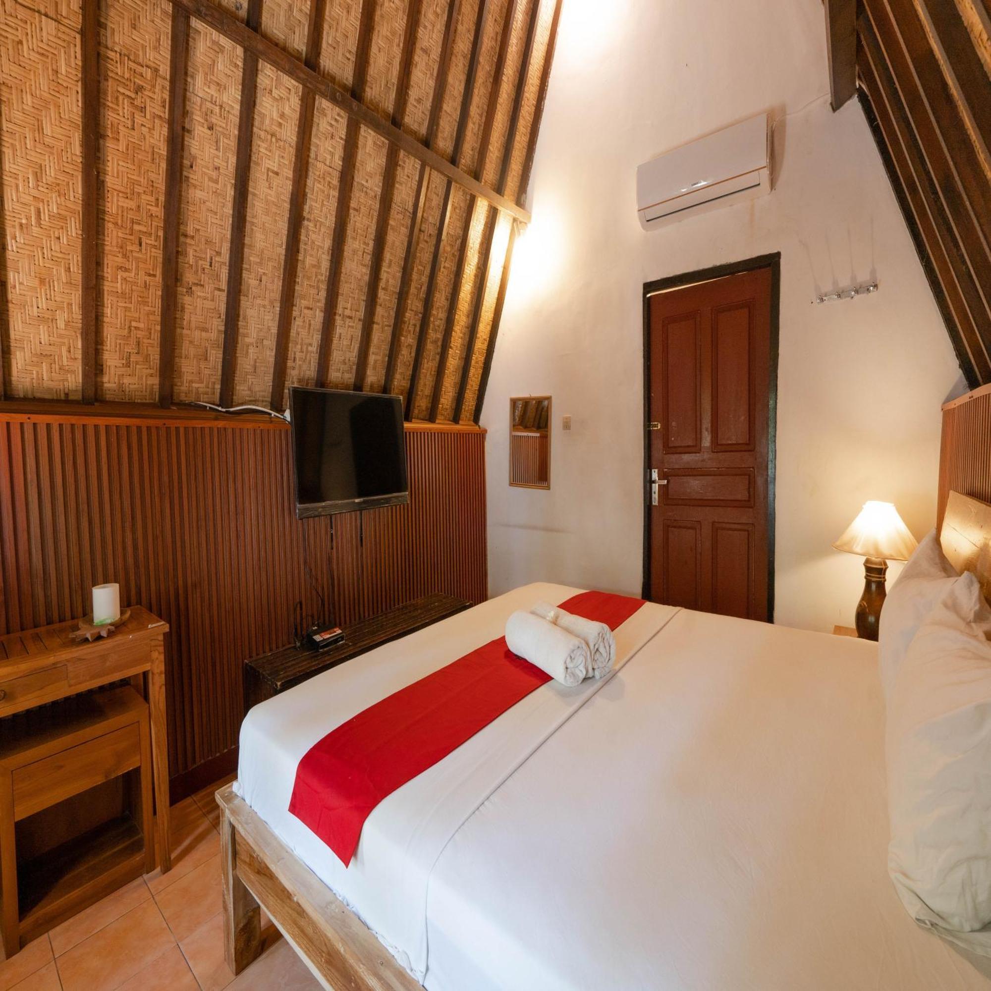 Hotel Reddoorz At Ocean 2 Gili Trawangan Esterno foto